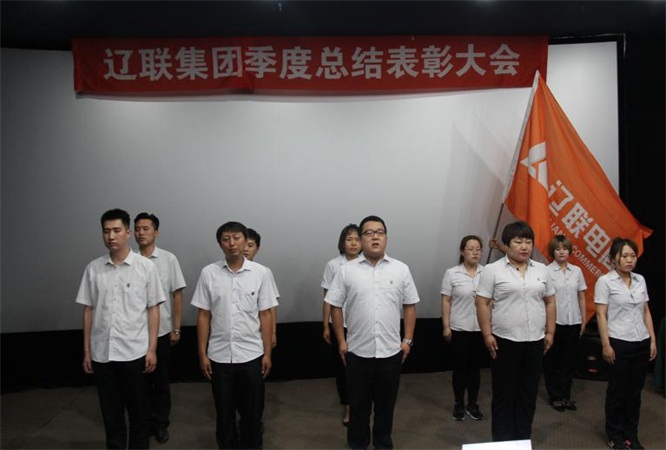 “充满青春的骄傲，，，，，，，为梦想奋力前行”